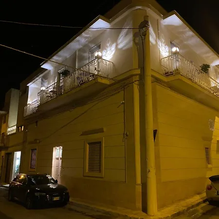 B&B Le Stanze Di Brando E Nico 트리카세